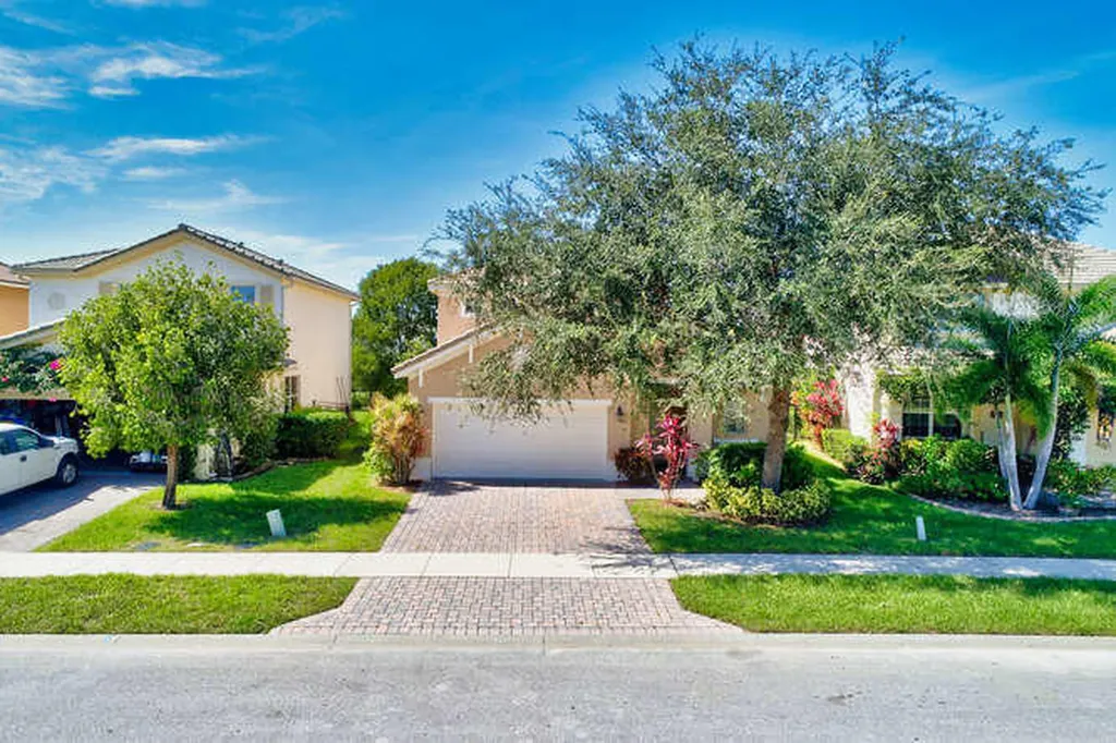 6072 SE Crooked Oak Avenue Hobe Sound FL 33455
