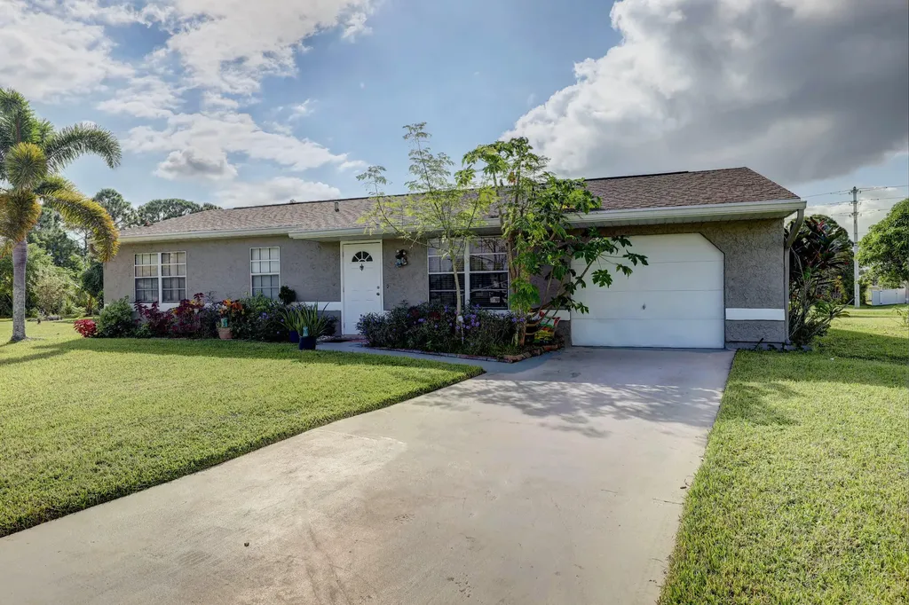 1589 SE Belcrest Street Port St Lucie FL 34952
