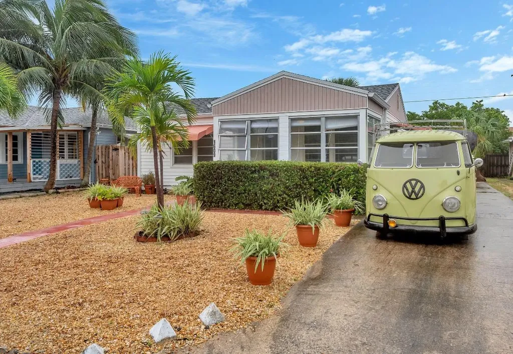 1609 N Ocean Breeze Lake Worth Beach FL 33460