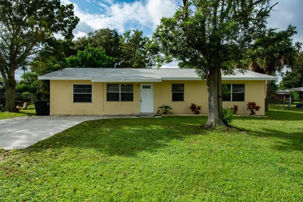 105 Garden Avenue Fort Pierce FL 34982