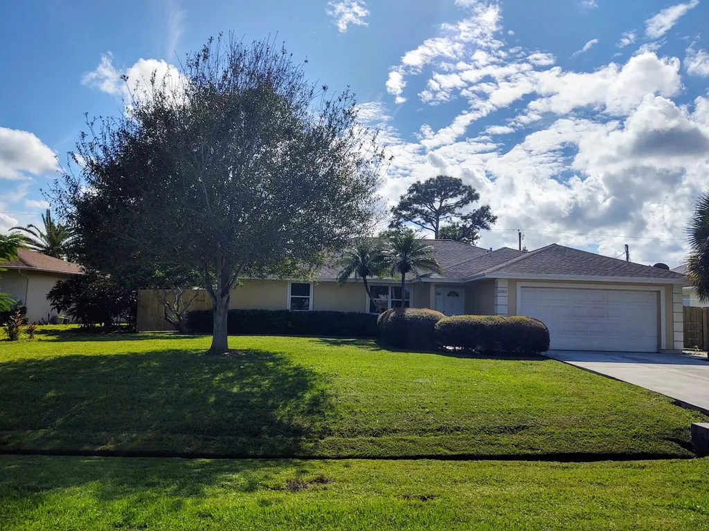 2190 SE Bowie Street Port St Lucie FL 34952
