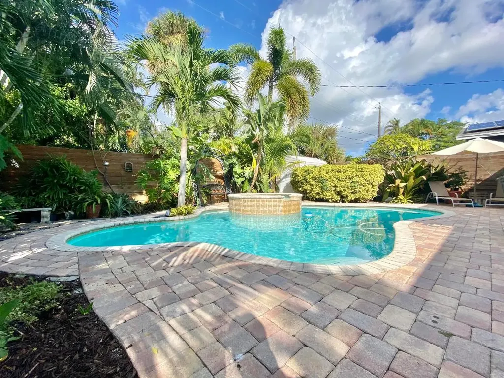 1321 N Palmway Lake Worth Beach FL 33460