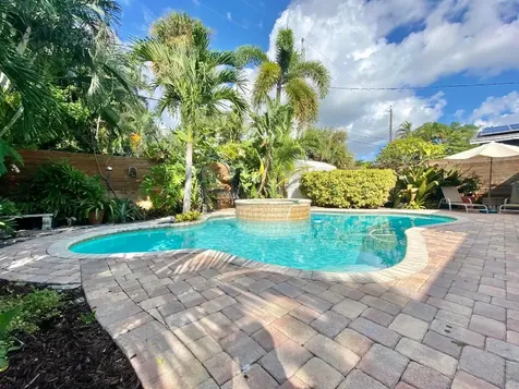 1321 N Palmway Lake Worth Beach FL 33460
