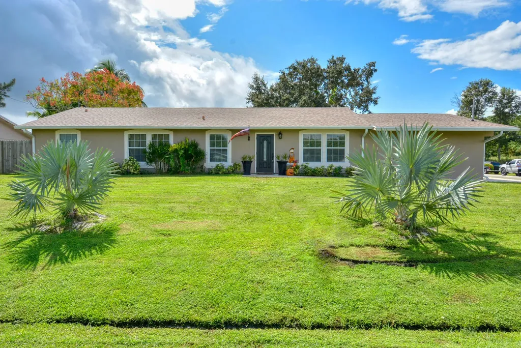 392 SW Lakehurst Drive Port St Lucie FL 34983