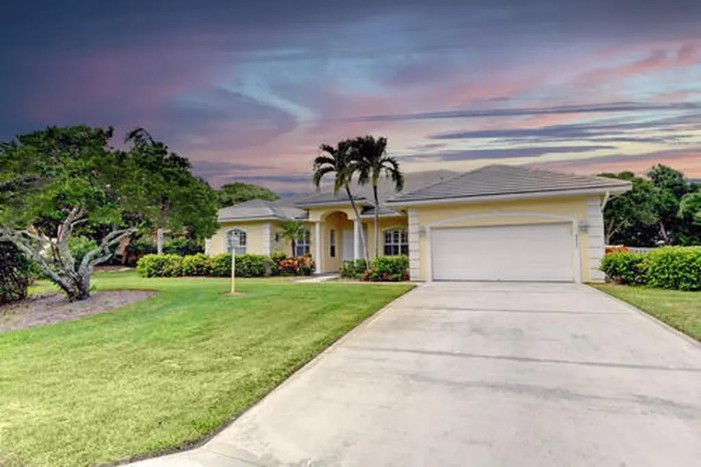 8445 SE Woodcrest Place Hobe Sound FL 33455