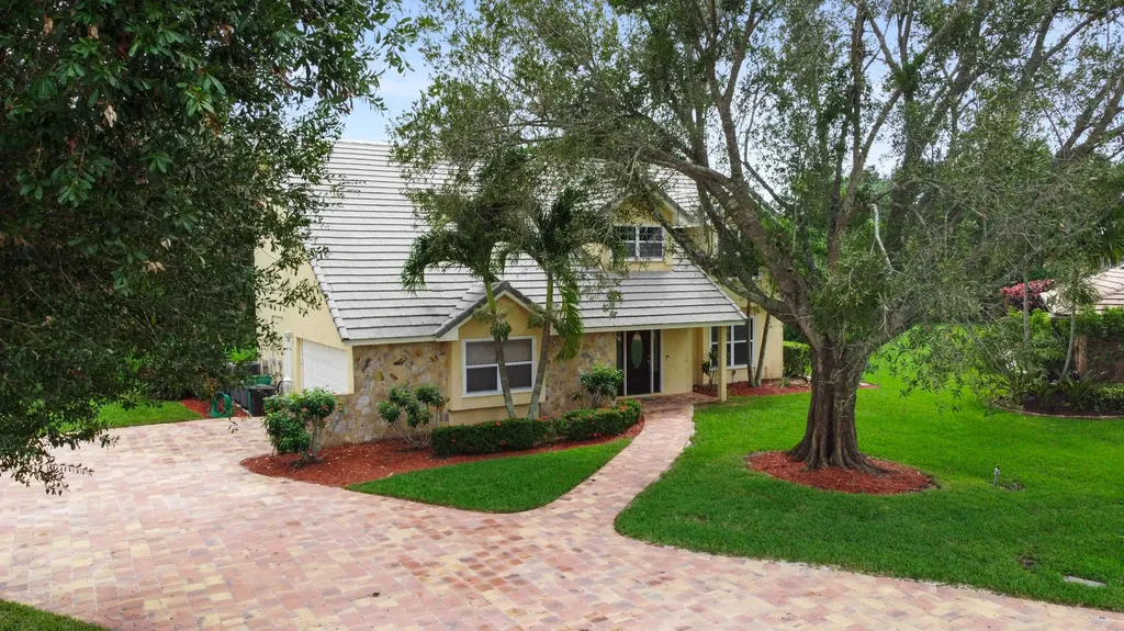 1215 SW Paradise Cove Port St Lucie FL 34986
