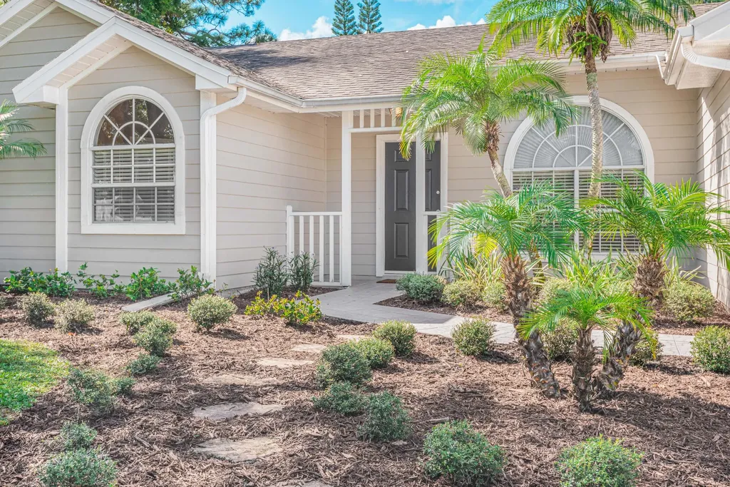2486 SE Fruit Avenue Port St Lucie FL 34952