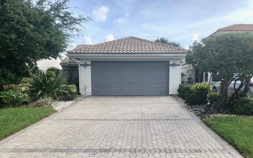 7568 Glendevon Lane Delray Beach FL 33446