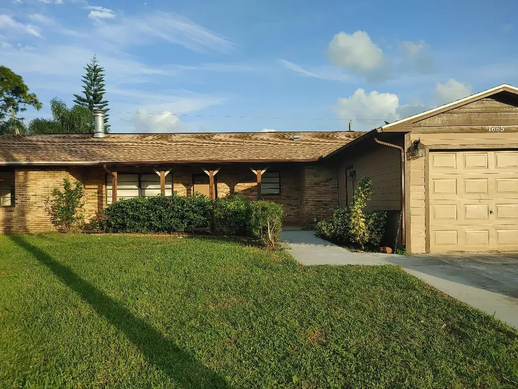 1665 SE Clearmont Street Port St Lucie FL 34983