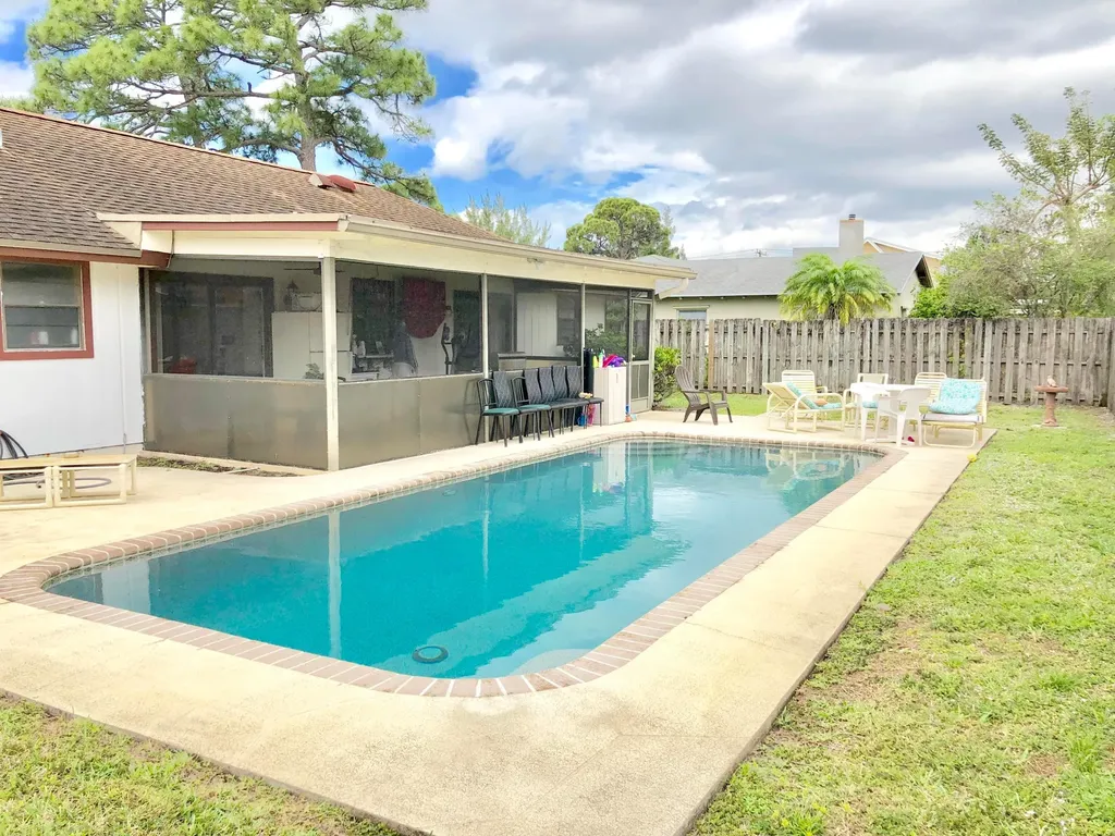 2938 Via Del Lago Lake Worth FL 33461