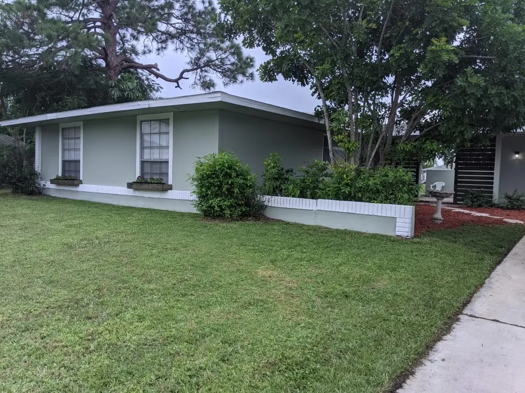 382 NE Cullman Court Port St Lucie FL 34983