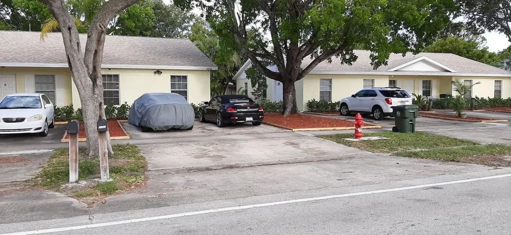 3675 S 57th Avenue Greenacres FL 33463