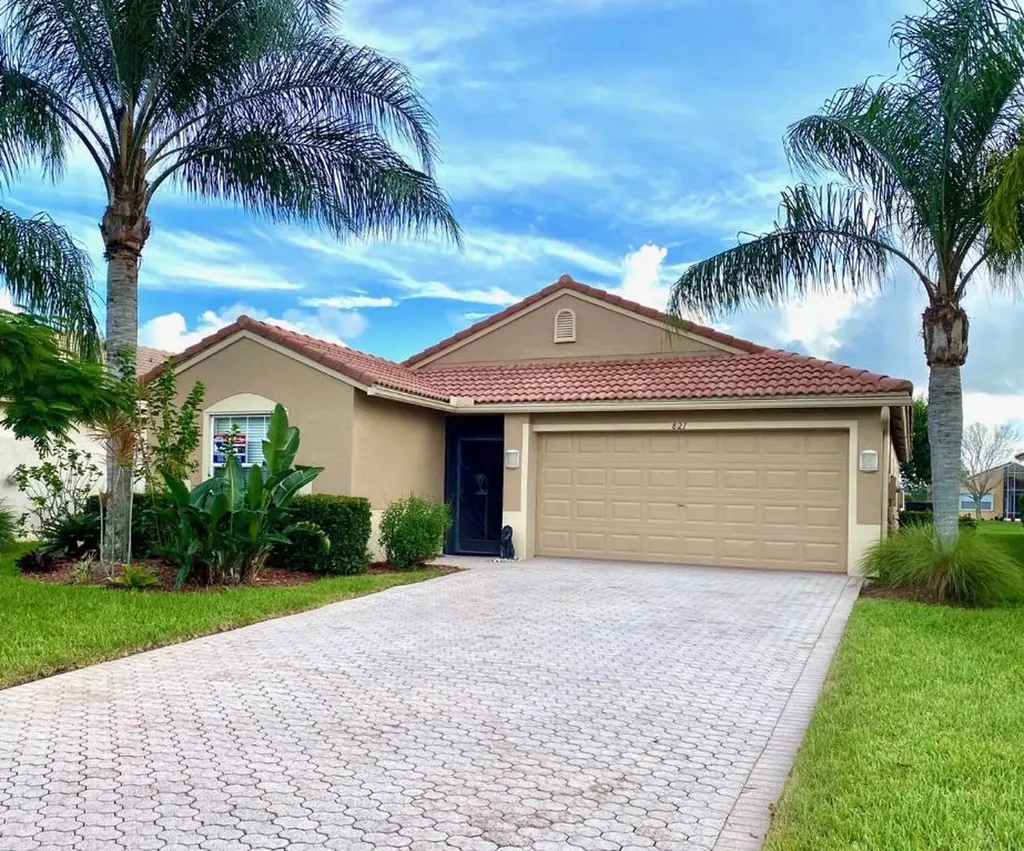 821 NW Greenwich Court Port St Lucie FL 34983