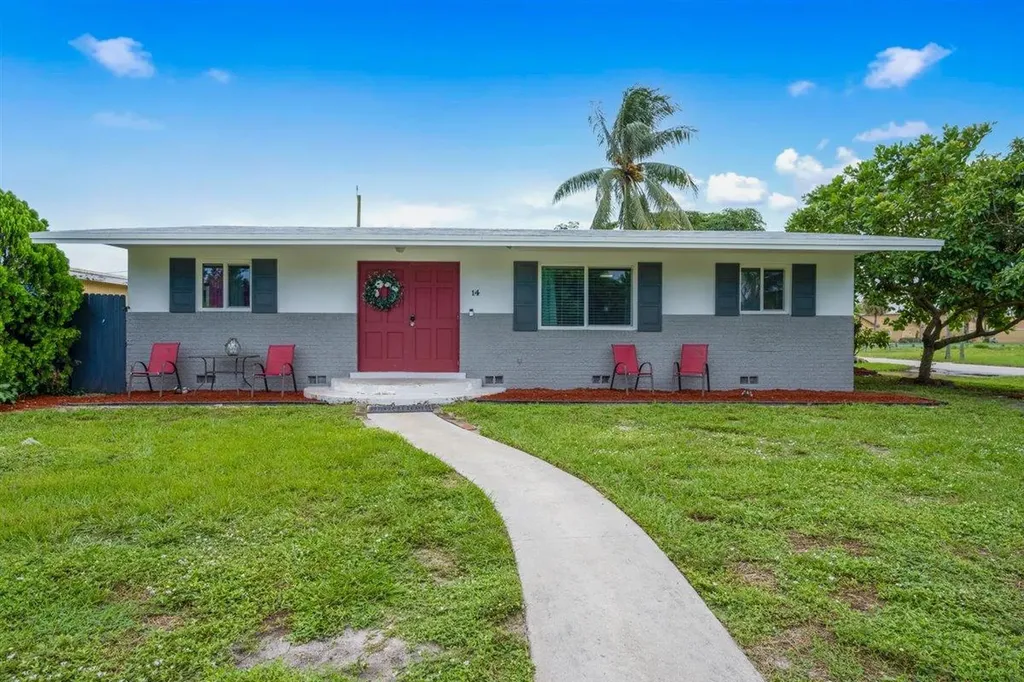 14 Andros Road Palm Springs FL 33461