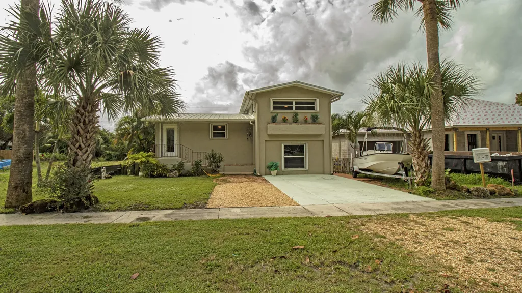 9106 SE Venus Street Hobe Sound FL 33455