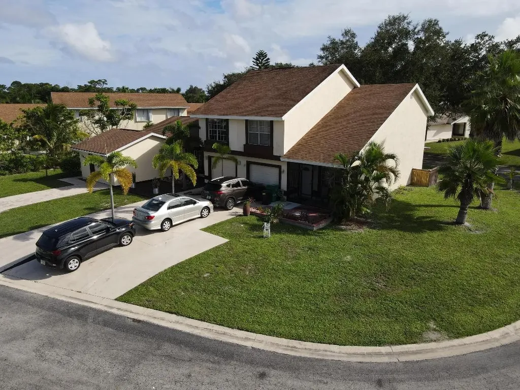 1641 SE Gainswood Court Port St Lucie FL 34952