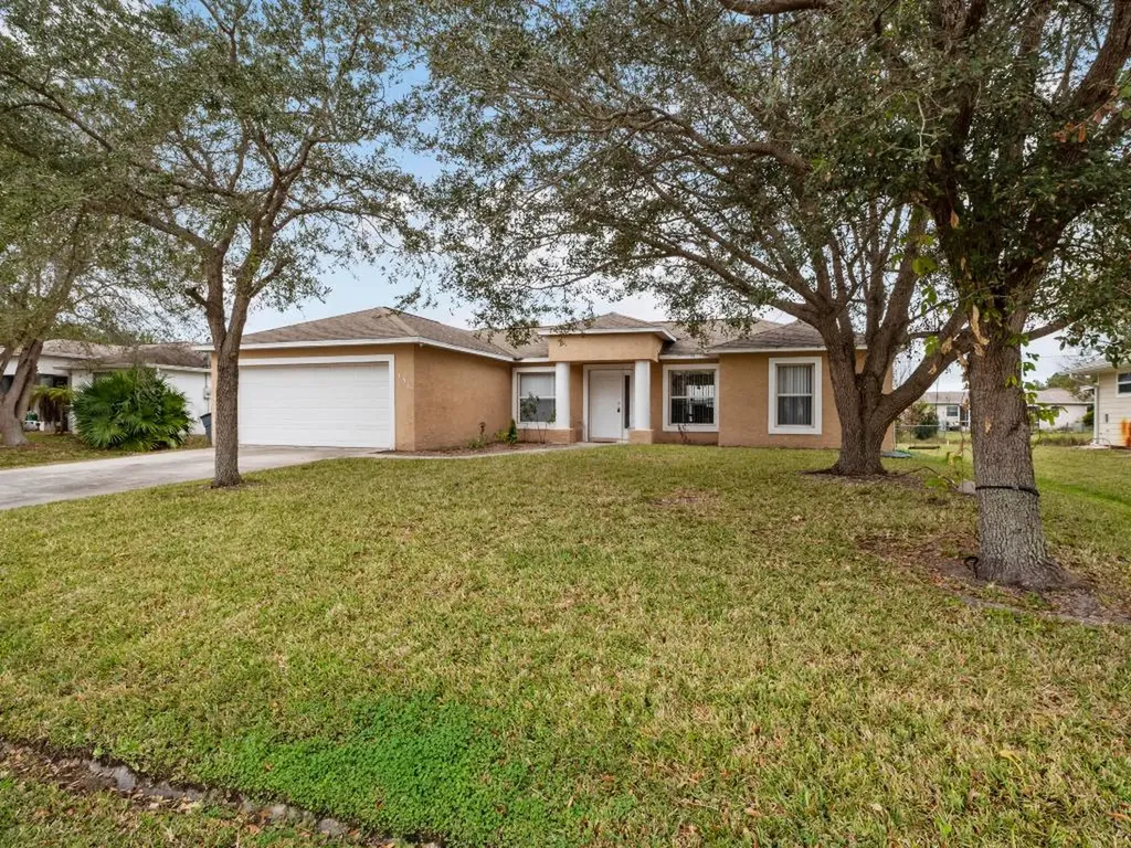 131 SW Thornhill Drive Port St Lucie FL 34984