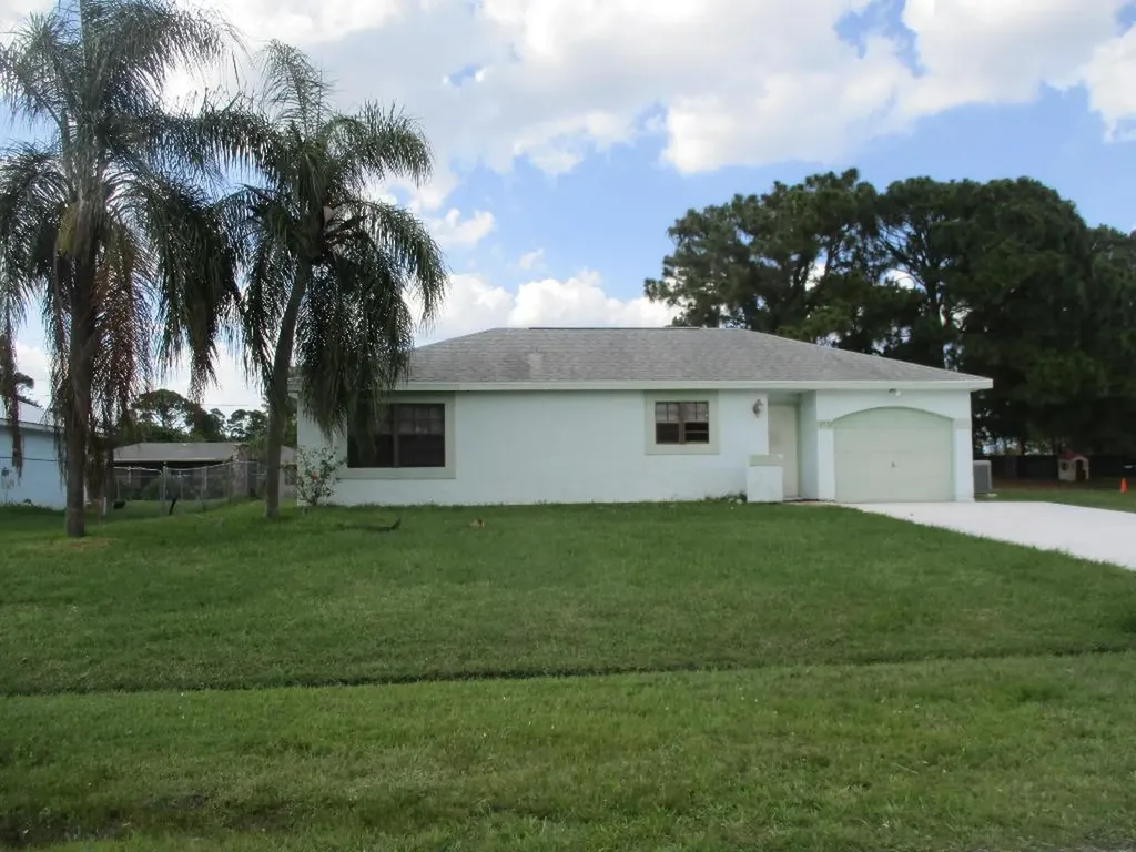 2737 SE Brevard Avenue Port St Lucie FL 34952