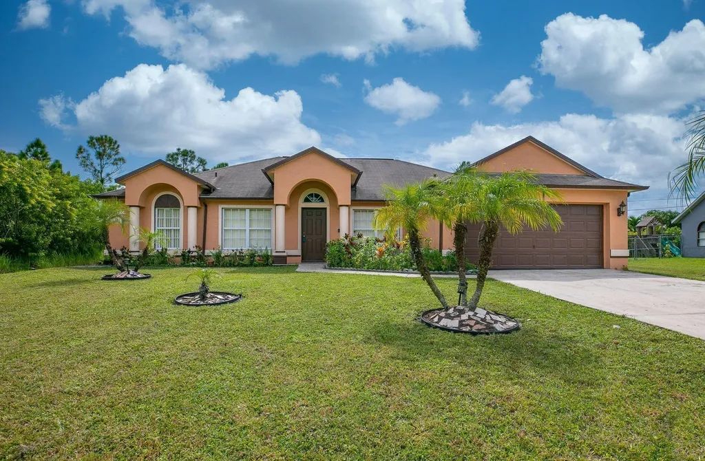 2466 SW Angus Avenue Port St Lucie FL 34953