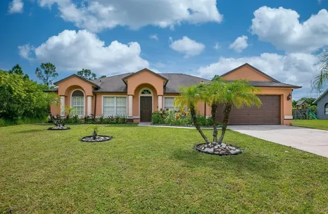 2466 SW Angus Avenue Port St Lucie FL 34953