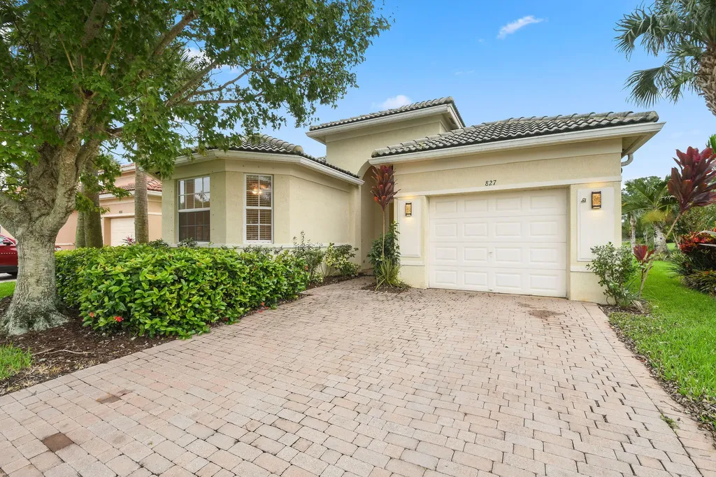 827 NW Rutherford Court Port St Lucie FL 34983
