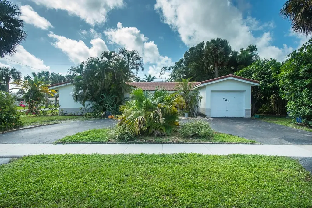 700 SW 4th Street Boca Raton FL 33486