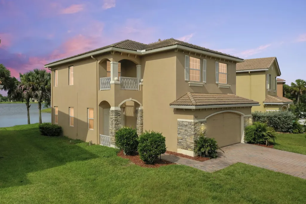 947 NW Leonardo Circle Port St Lucie FL 34986
