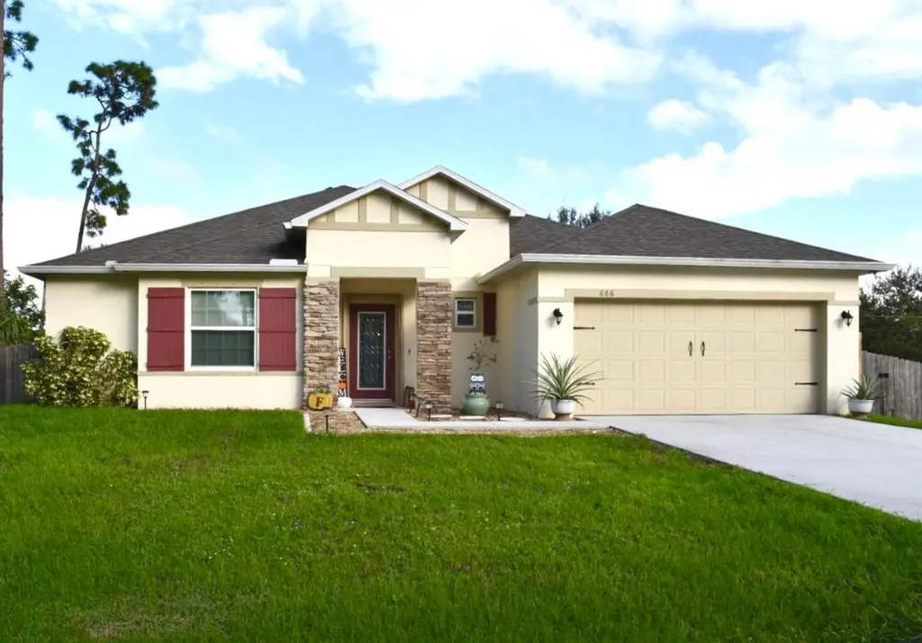 666 SW Jada Road Port St Lucie FL 34953