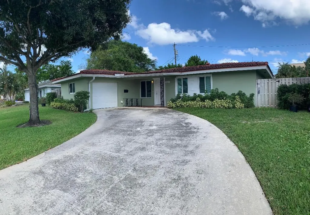 666 SW 6th Terrace Boca Raton FL 33486