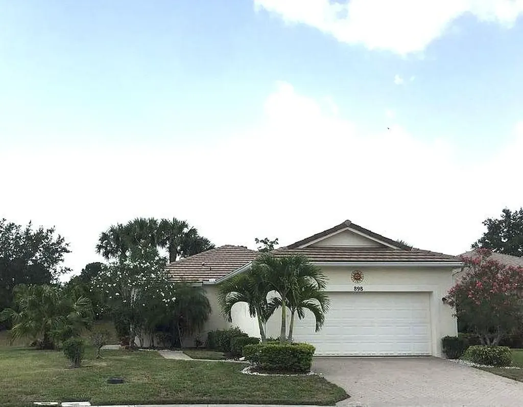 898 SW Rocky Bayou Terrace Port St Lucie FL 34986