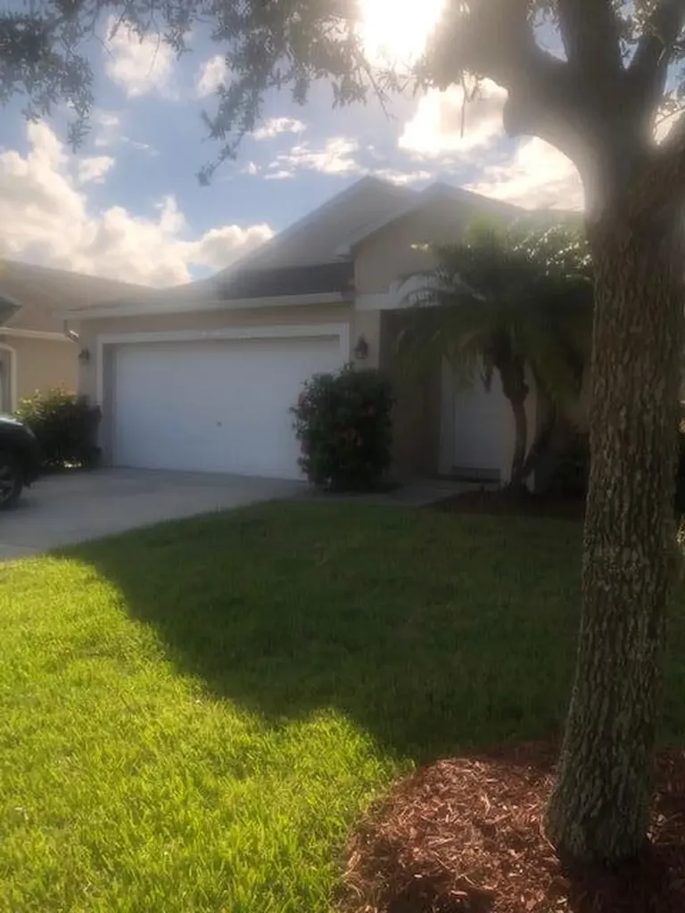 1113 W 13th Square Vero Beach FL 32960