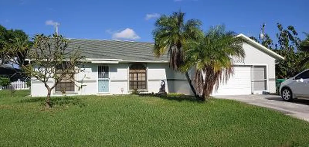 1602 SE Emporia Court Port St Lucie FL 34952