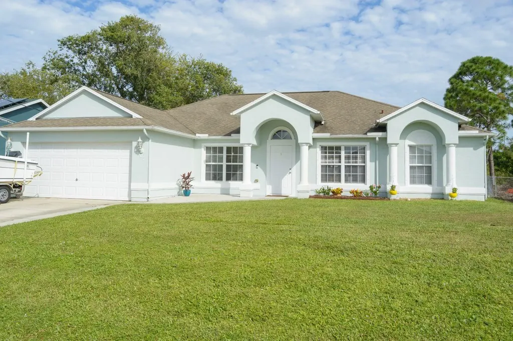 1607 SW Gadsan Avenue Port St Lucie FL 34953