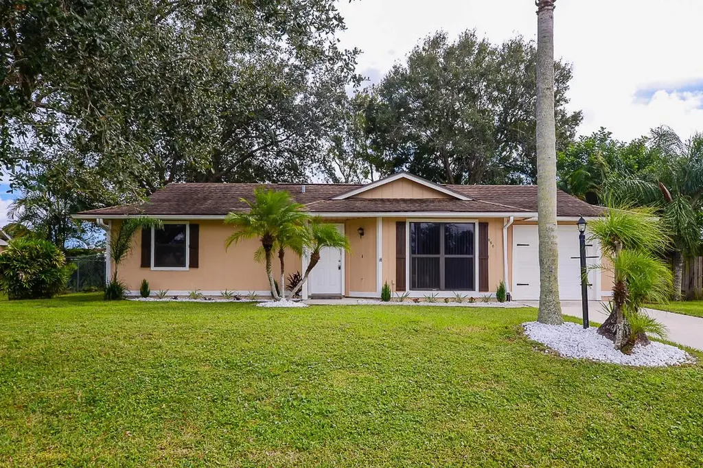 856 SW Amethist Terrace Port St Lucie FL 34953