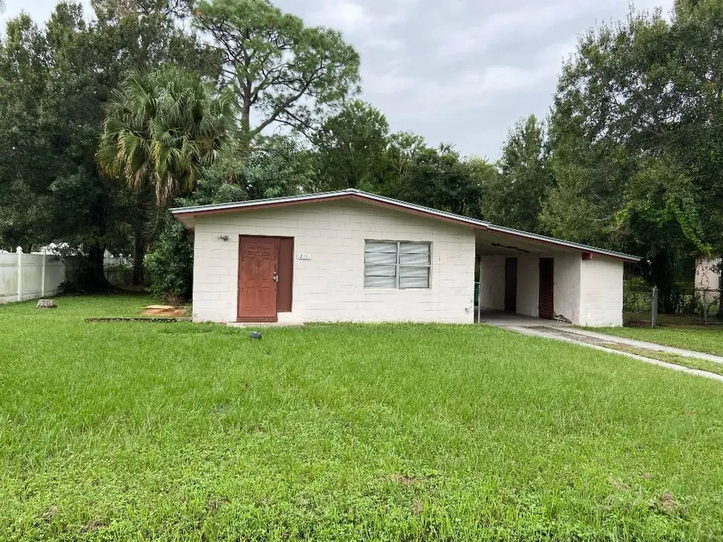 211 N 39th Street Fort Pierce FL 34947
