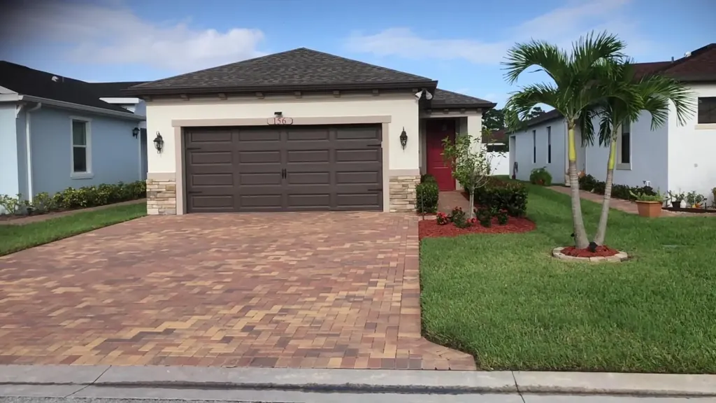 156 SE Via Visconti Port St Lucie FL 34952