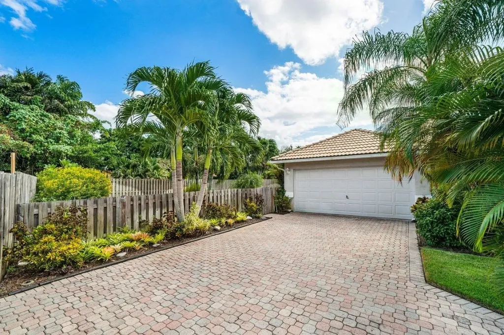 5271 Grande Palm Circle Delray Beach FL 33484