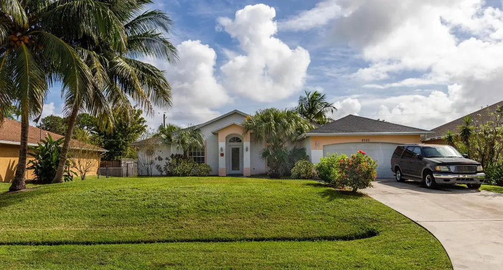 2525 SW Abney Street Port St Lucie FL 34953