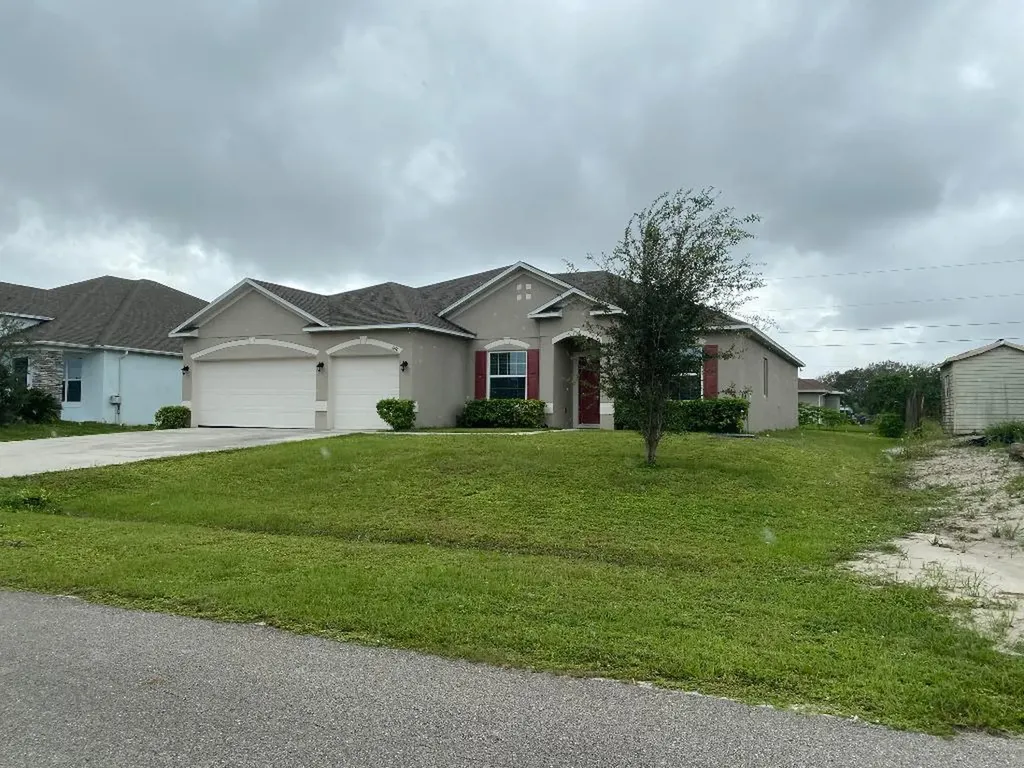 1140 SW Haleyberry Avenue Port St Lucie FL 34953