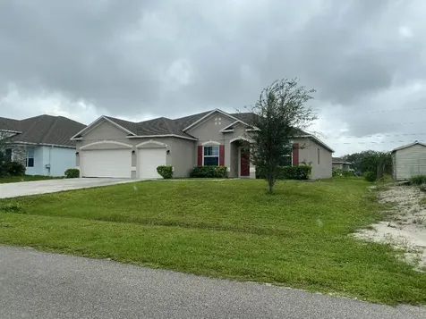 1140 SW Haleyberry Avenue Port St Lucie FL 34953