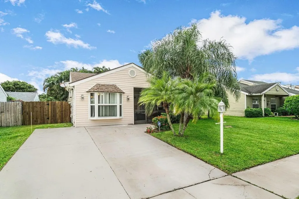 7822 Blairwood Circle N Lake Worth FL 33467