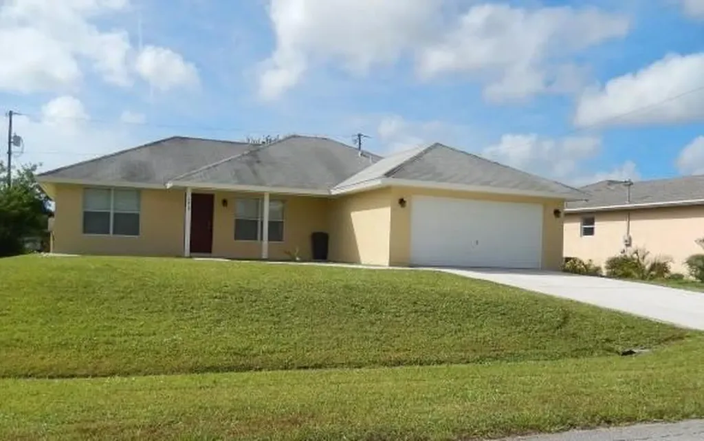 573 NW Turton Terrace Port St Lucie FL 34983