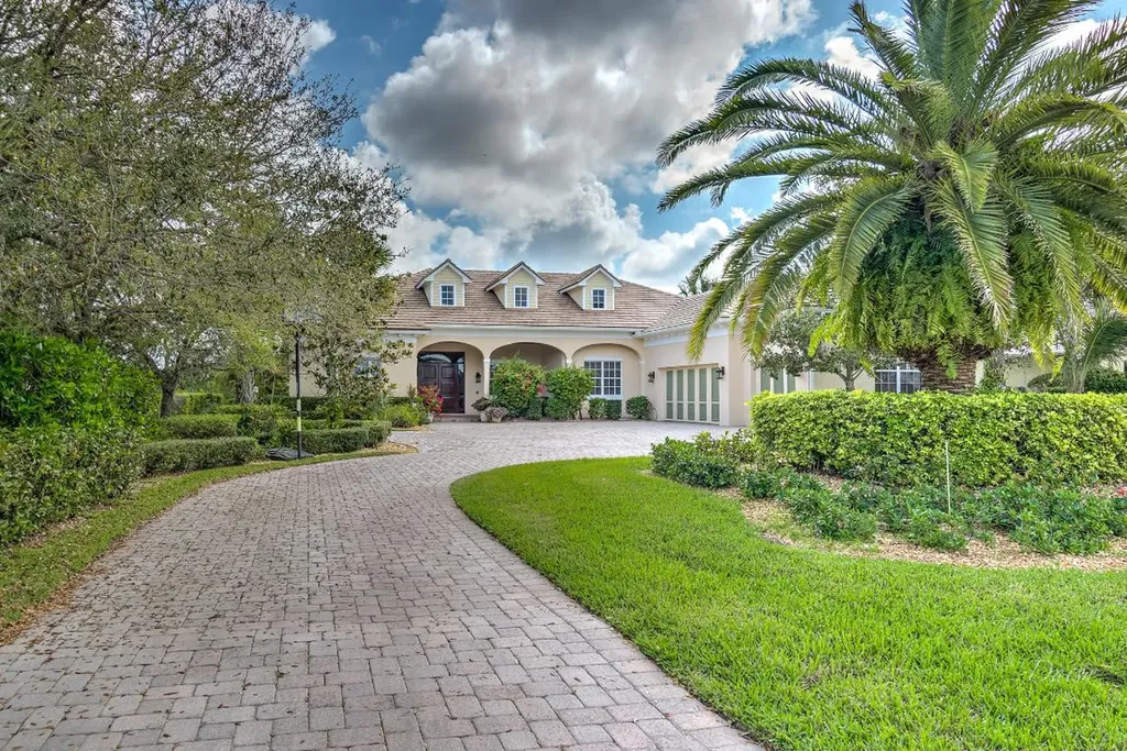 1048 E Polo Grounds Drive Vero Beach FL 32966