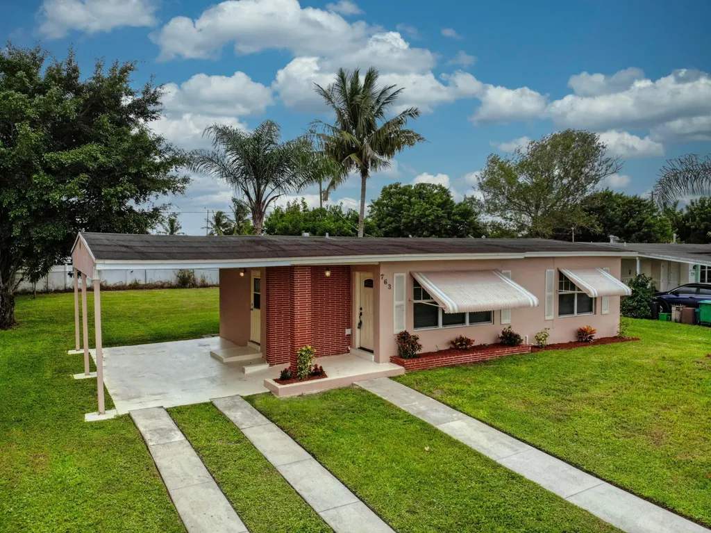763 SE Airoso Boulevard Port St Lucie FL 34983