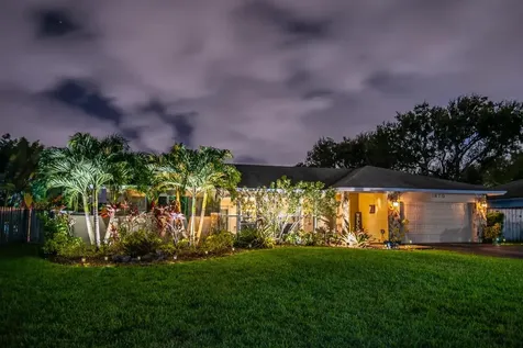 1870 SW 52nd Terrace Plantation FL 33317