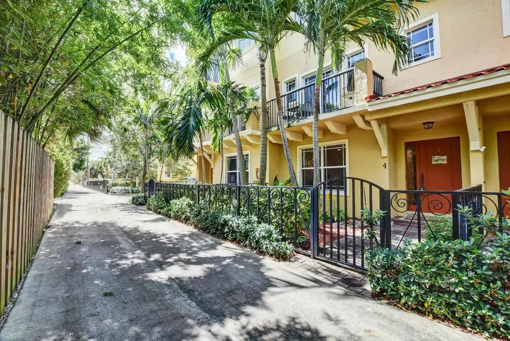 218 S Federal Highway Lake Worth Beach FL 33460
