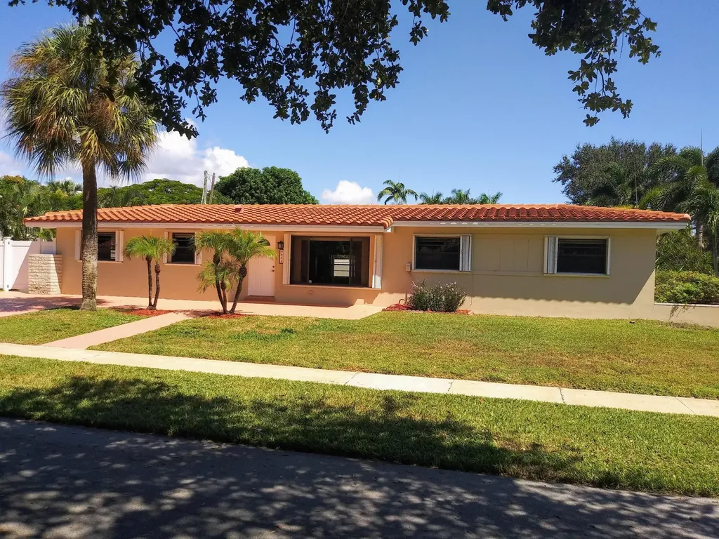 3803 NW 2nd Court Boca Raton FL 33431
