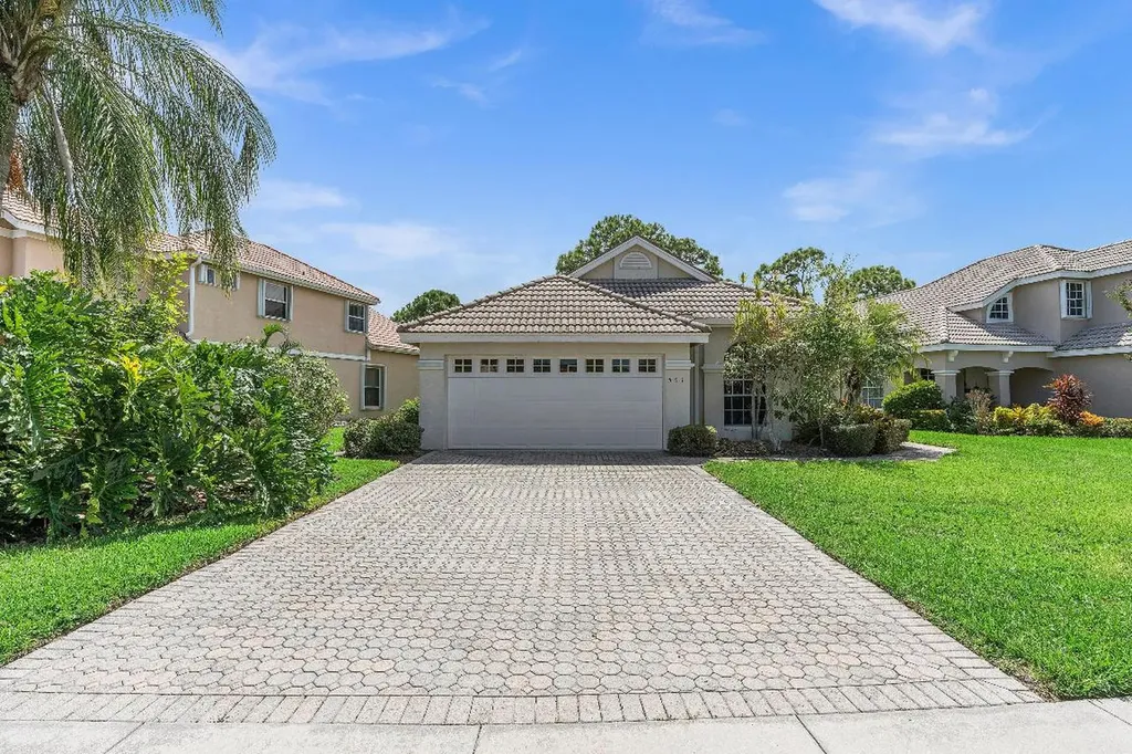 561 SW New Castle Cove Port St Lucie FL 34986