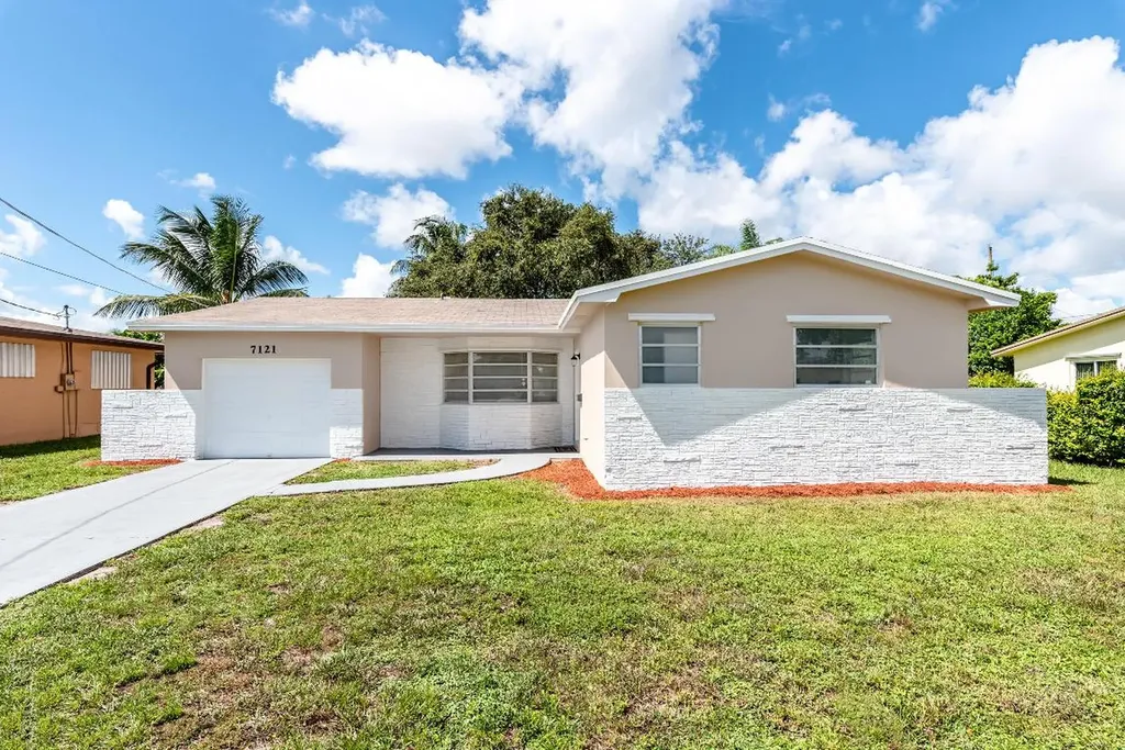 7121 Buchanan Street Hollywood FL 33024