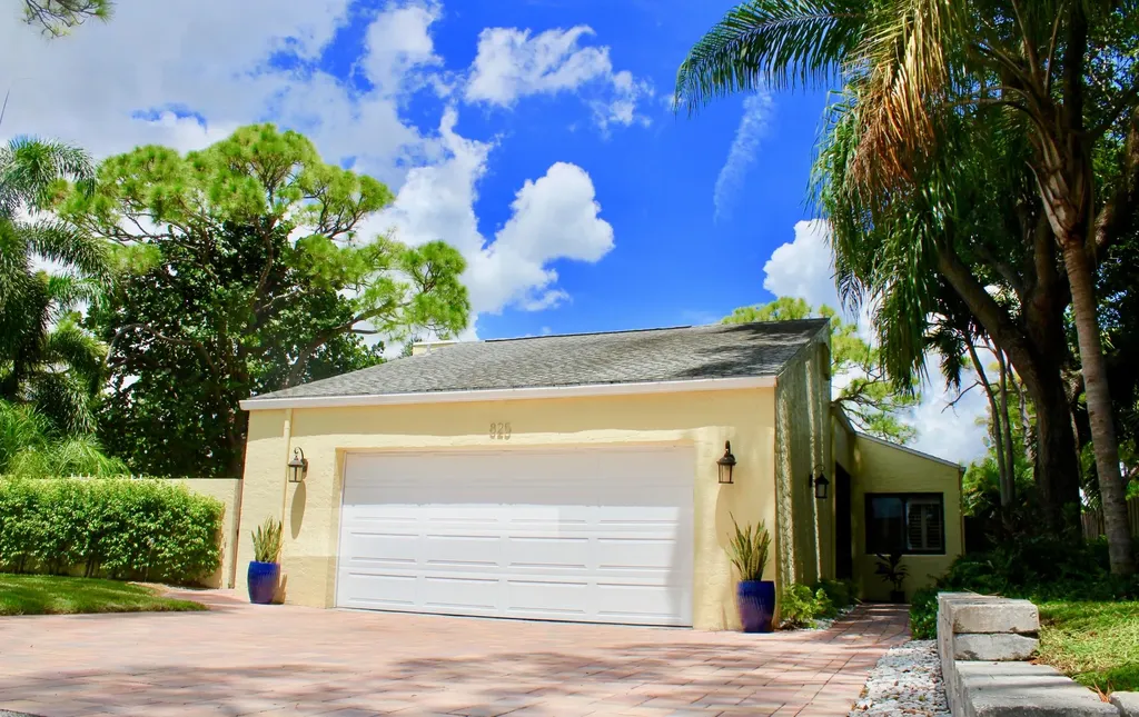 825 NW 22nd Court Delray Beach FL 33445